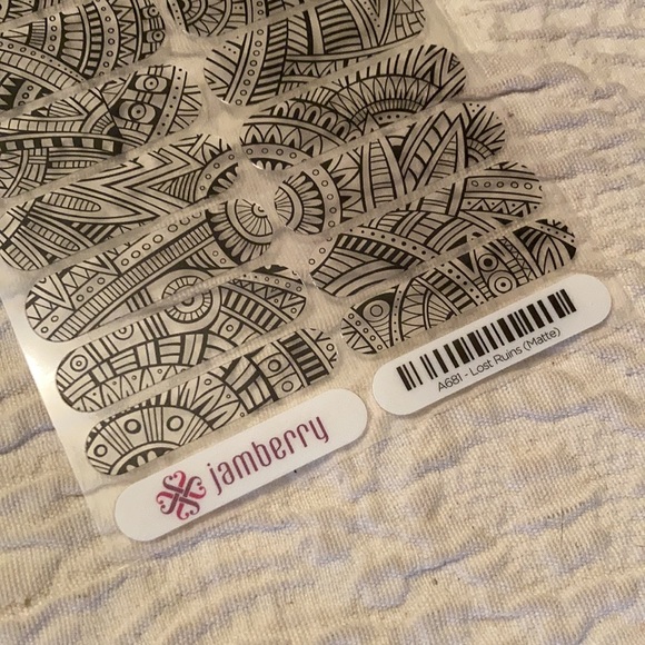 ✨ 3/$20 ✨ Jamberry | Lost Ruins (Matte) Nail Wraps - Picture 2 of 2